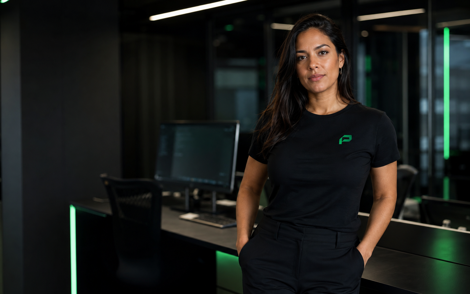 Profissional da Prime Pay em um ambiente de tecnologia